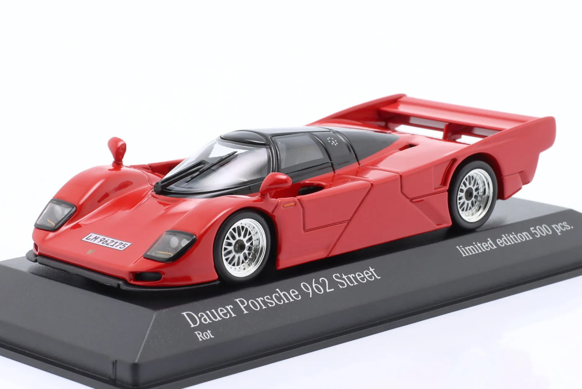 Dauer Porsche 962 GT Street Version 1994 rot 1:43 Minichamps