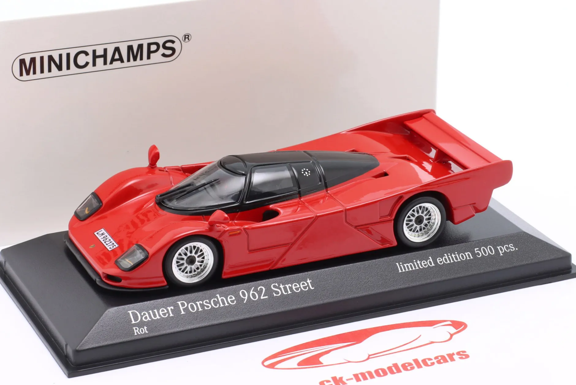 Dauer Porsche 962 GT Street Version 1994 rot 1:43 Minichamps
