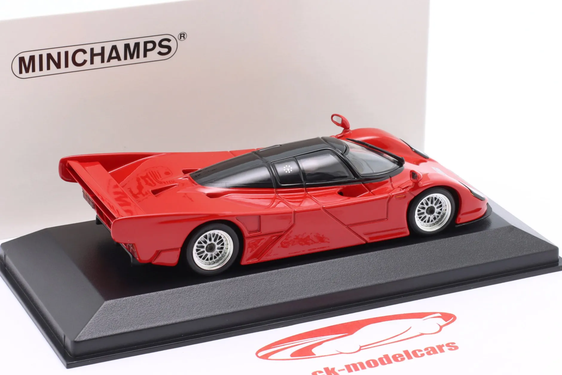 Dauer Porsche 962 GT Street Version 1994 rot 1:43 Minichamps
