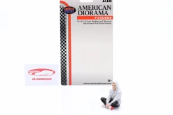 Diorama Figuren Serie #704 sitzender Junge 1:18 American Diorama