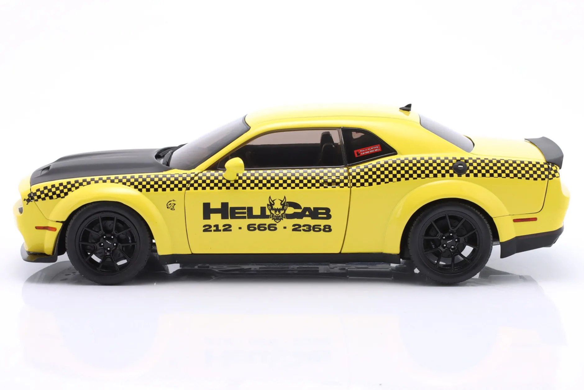 Dodge Challenger SRT Hellcat Redeye Widebody New York Hellcab 2023 1:18 Solido