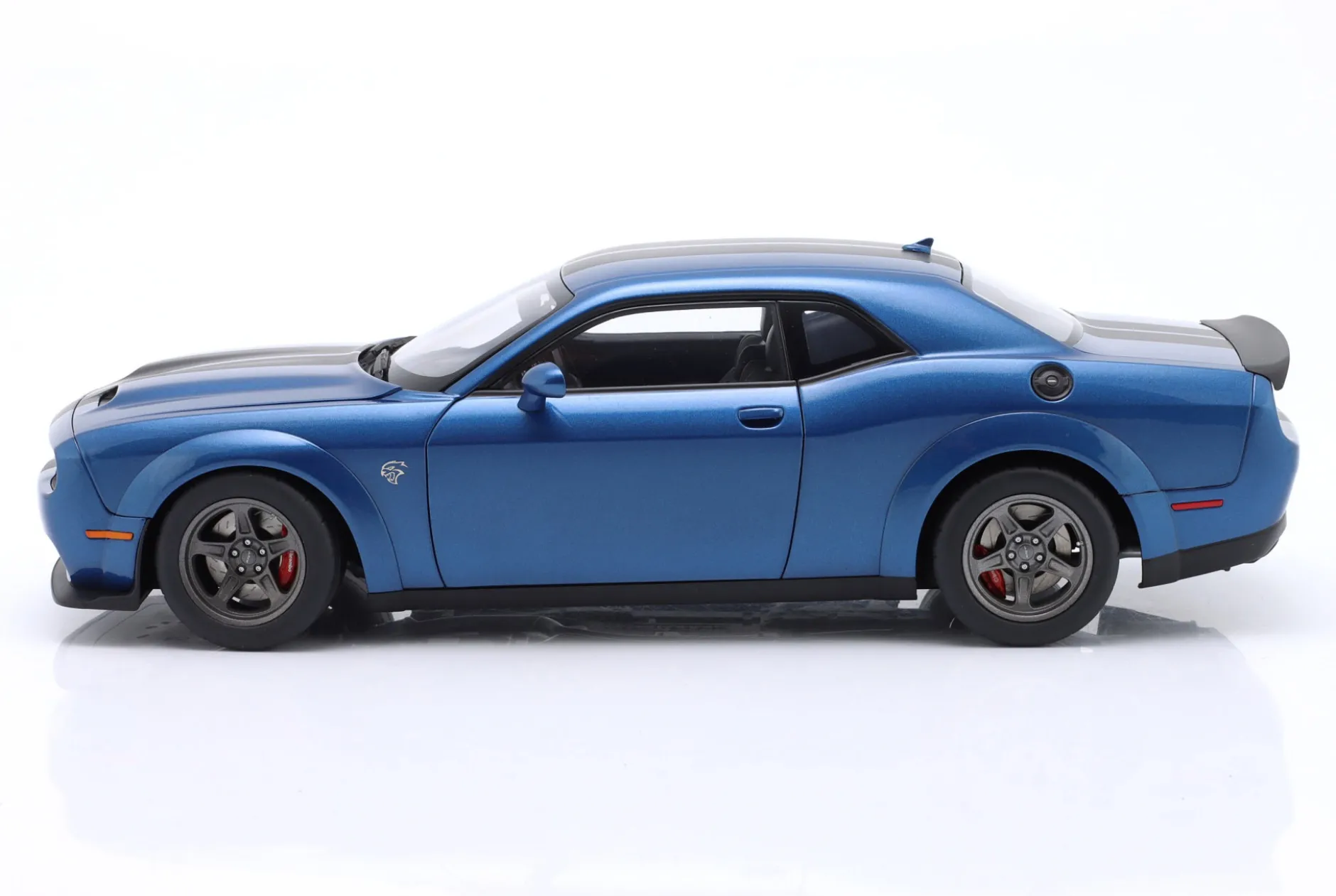 Dodge Challenger SRT Jailbreak Baujahr 2022 indigo blau 1:18 AUTOart