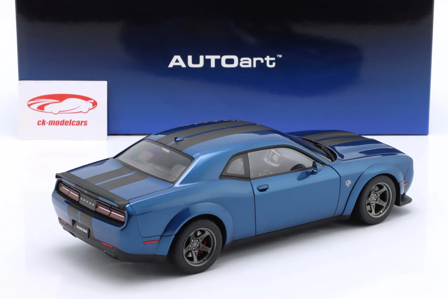 Dodge Challenger SRT Jailbreak Baujahr 2022 indigo blau 1:18 AUTOart
