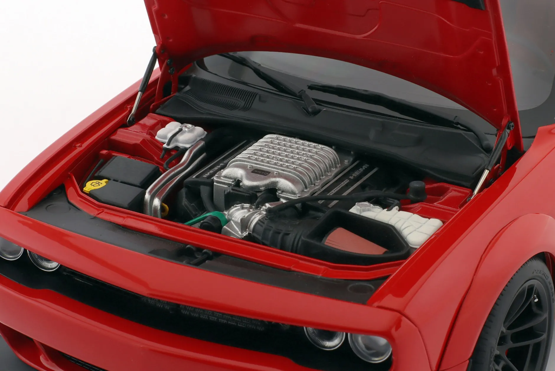Dodge Challenger SRT Jailbreak 2022 feuerrot 1:18 AUTOart