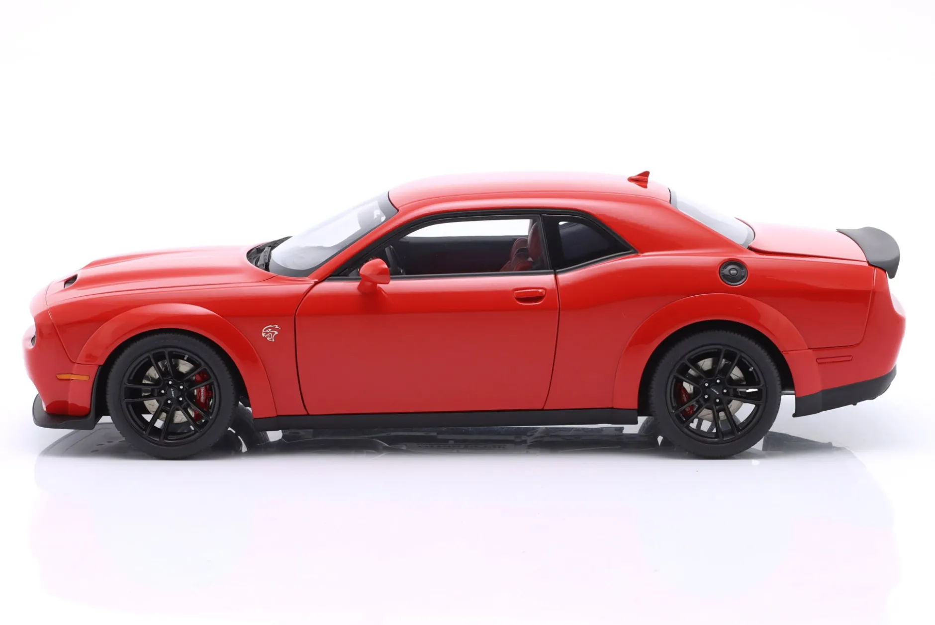 Dodge Challenger SRT Jailbreak 2022 feuerrot 1:18 AUTOart