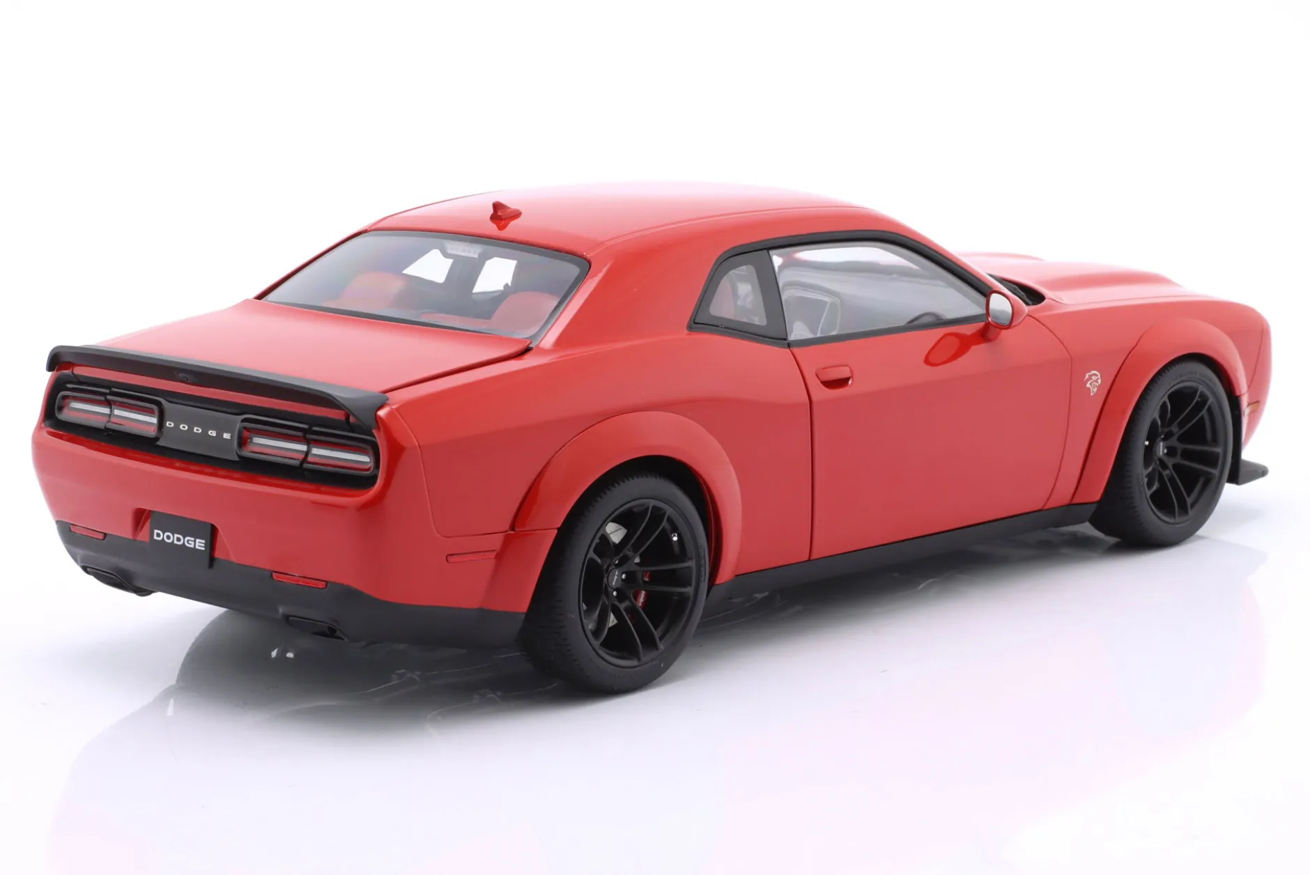 Dodge Challenger SRT Jailbreak 2022 feuerrot 1:18 AUTOart