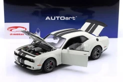 Dodge Challenger SRT Super Stock Baujahr 2023 weiß / karbon 1:18 AUTOart
