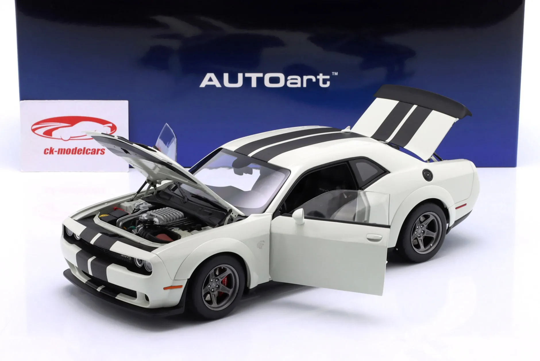 Dodge Challenger SRT Super Stock Baujahr 2023 weiß / karbon 1:18 AUTOart