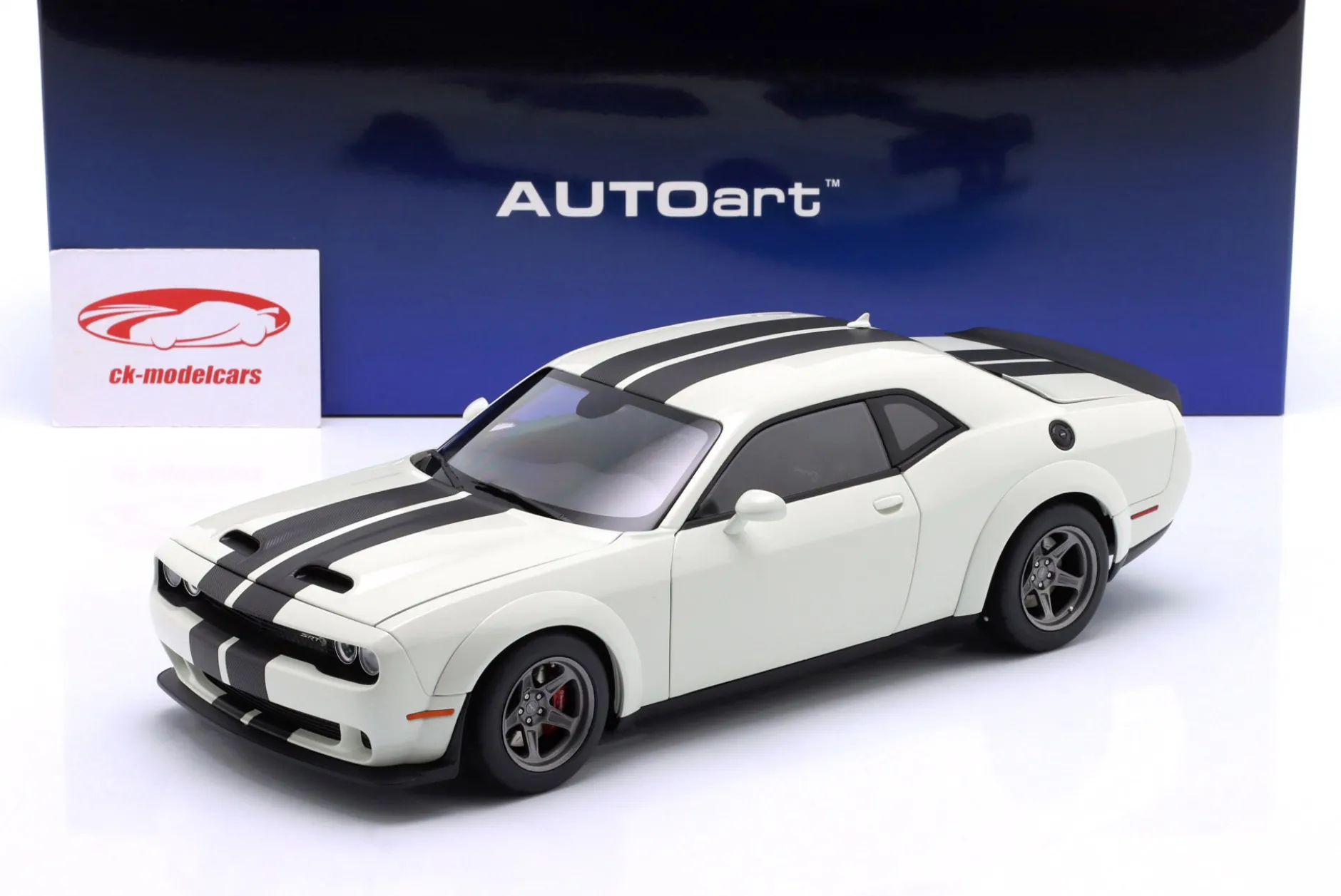 Dodge Challenger SRT Super Stock Baujahr 2023 weiß / karbon 1:18 AUTOart
