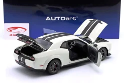 Dodge Challenger SRT Super Stock Baujahr 2023 weiß / karbon 1:18 AUTOart