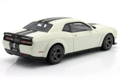 Dodge Challenger SRT Super Stock Baujahr 2023 weiß / karbon 1:18 AUTOart