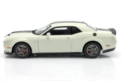 Dodge Challenger SRT Super Stock Baujahr 2023 weiß / karbon 1:18 AUTOart
