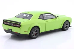 Dodge Challenger SRT Super Stock Baujahr 2023 grün 1:18 AUTOart