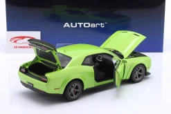 Dodge Challenger SRT Super Stock Baujahr 2023 grün 1:18 AUTOart