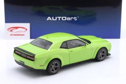 Dodge Challenger SRT Super Stock Baujahr 2023 grün 1:18 AUTOart