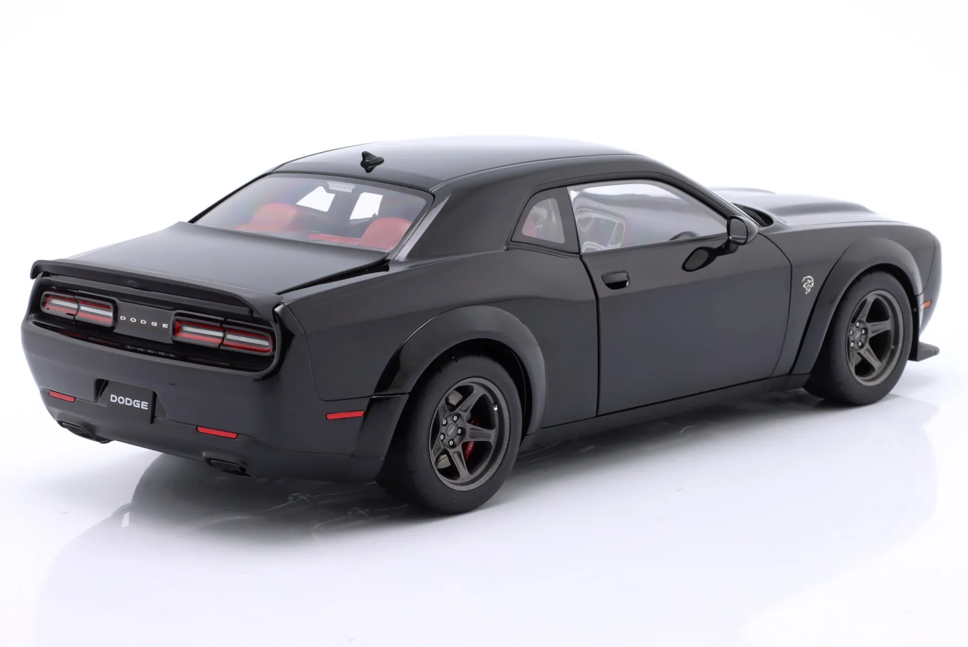 Dodge Challenger SRT Super Stock 2023 pechschwarz 1:18 AUTOart