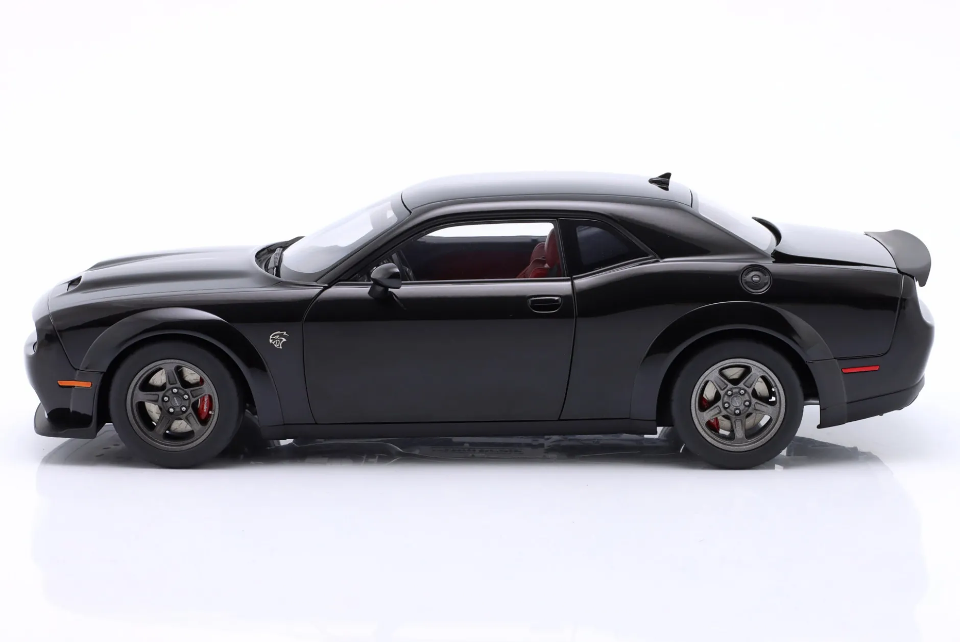 Dodge Challenger SRT Super Stock 2023 pechschwarz 1:18 AUTOart