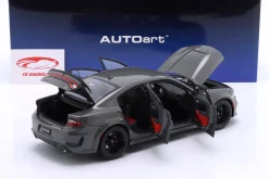 Dodge Charger Scat Pack Widebody dunkelgrau 1:18 AUTOart