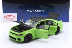 Dodge Charger Scat Pack Widebody grün / schwarz 1:18 AUTOart