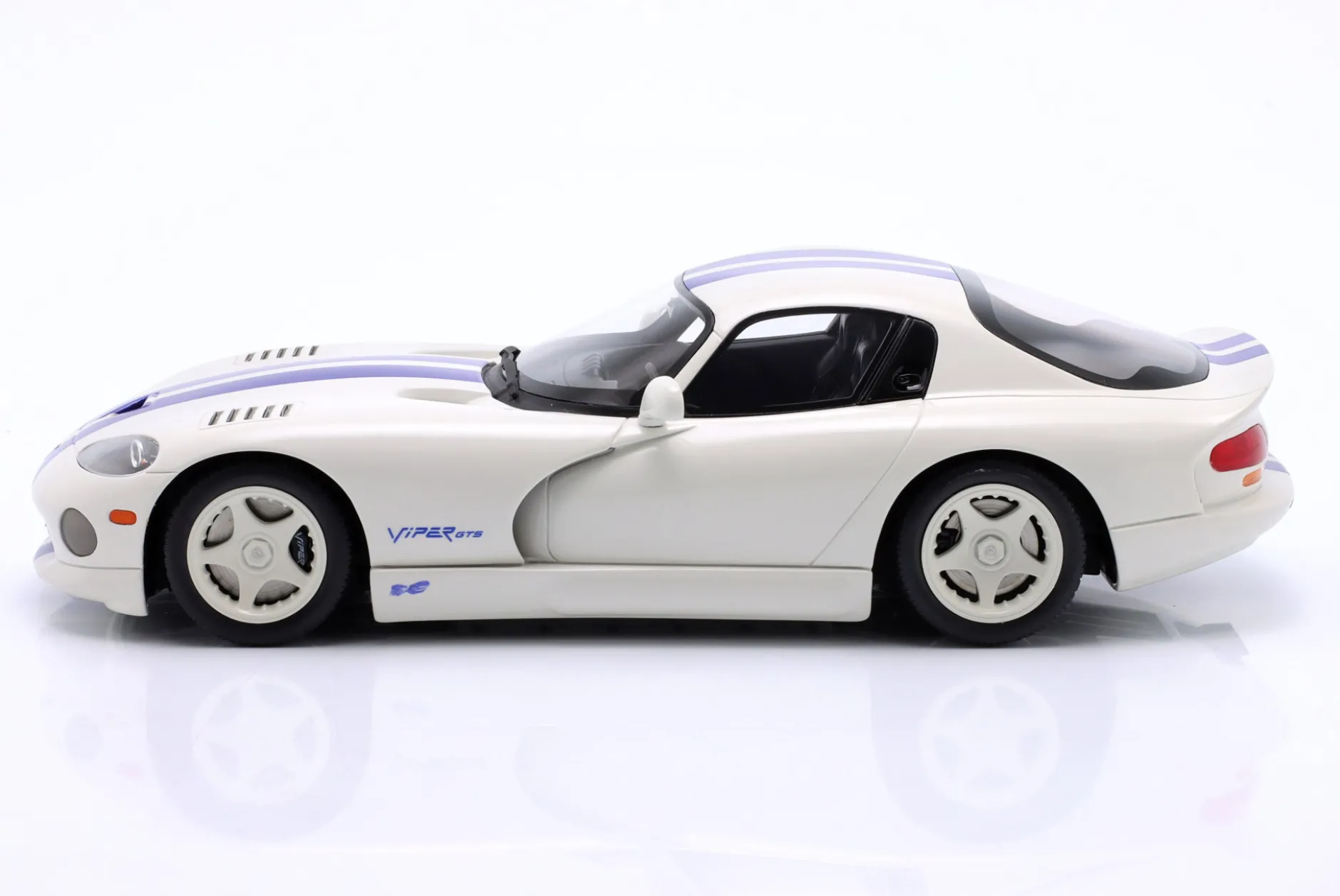 Dodge Viper GTS Coupe Baujahr 1996 weiß 1:18 GT-Spirit