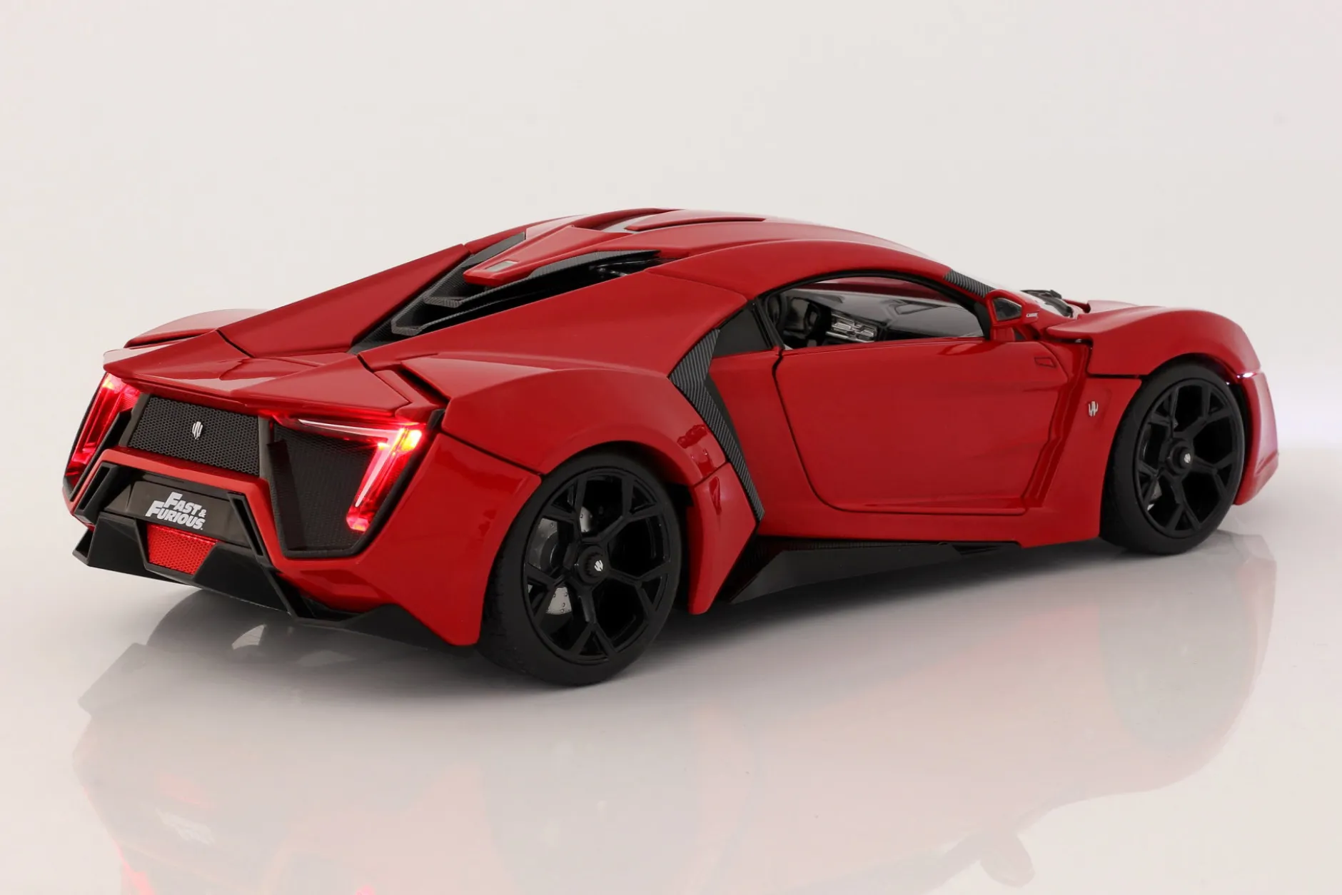 Dom's Lykan Hypersport 2014 Fast & Furious 7 (2015) mit Figur 1:18 Jada Toys
