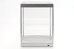 Einzelvitrine mit LED-Beleuchtung und Drehteller für Modellautos im Maßstab 1:18 silber Triple9