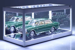 Einzelvitrine weiß mit LED-Beleuchtung und Spiegel für Maßstab 1:18 Triple9