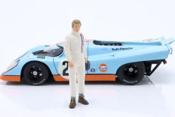 70er Jahre Rennfahrerfigur mit Helm in der Hand 1:18 FigurenManufaktur