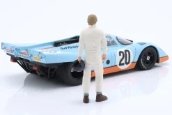 70er Jahre Rennfahrerfigur mit Helm in der Hand 1:18 FigurenManufaktur