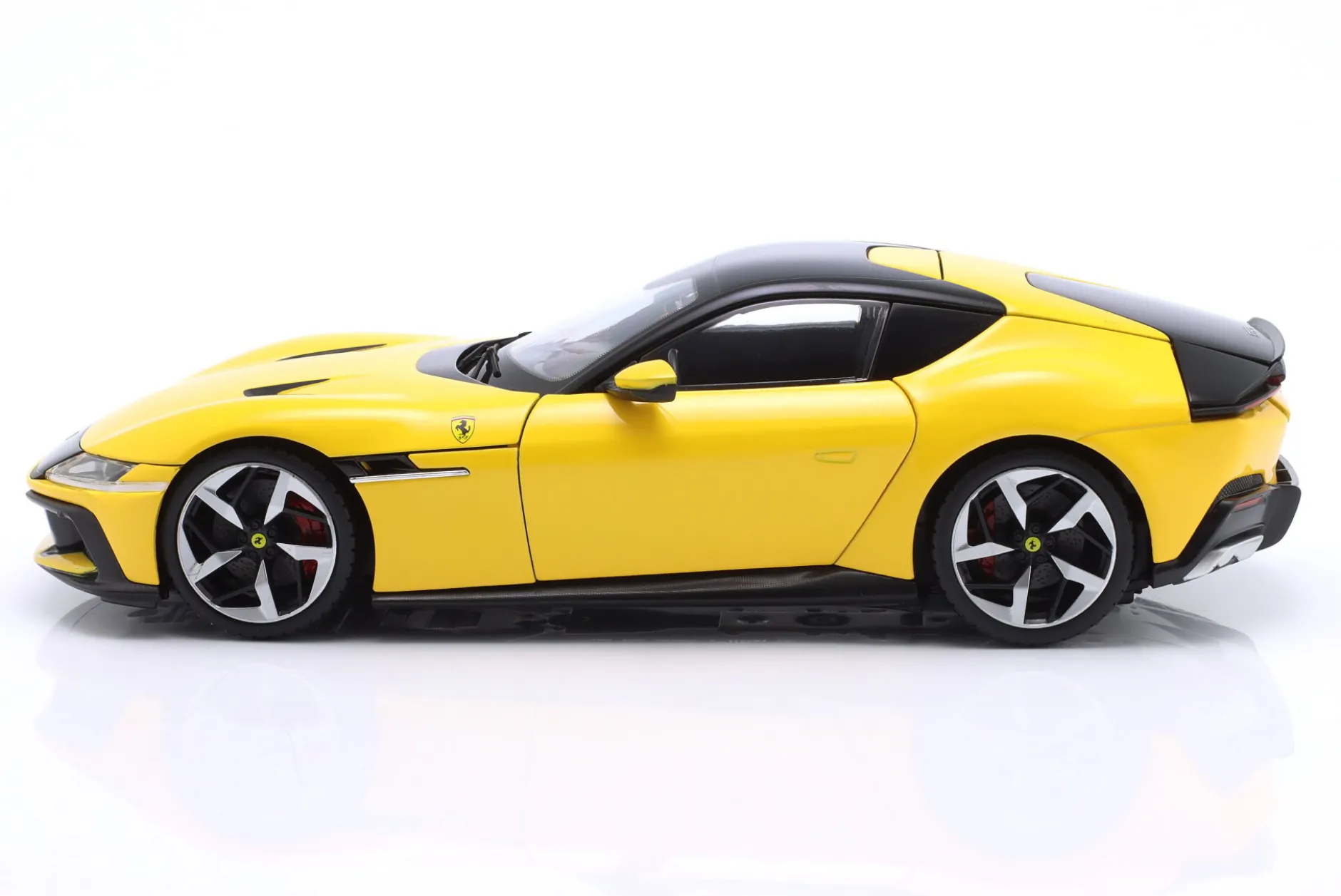 Ferrari 12Cilindri Baujahr 2024 Modena gelb 1:18 Polistil