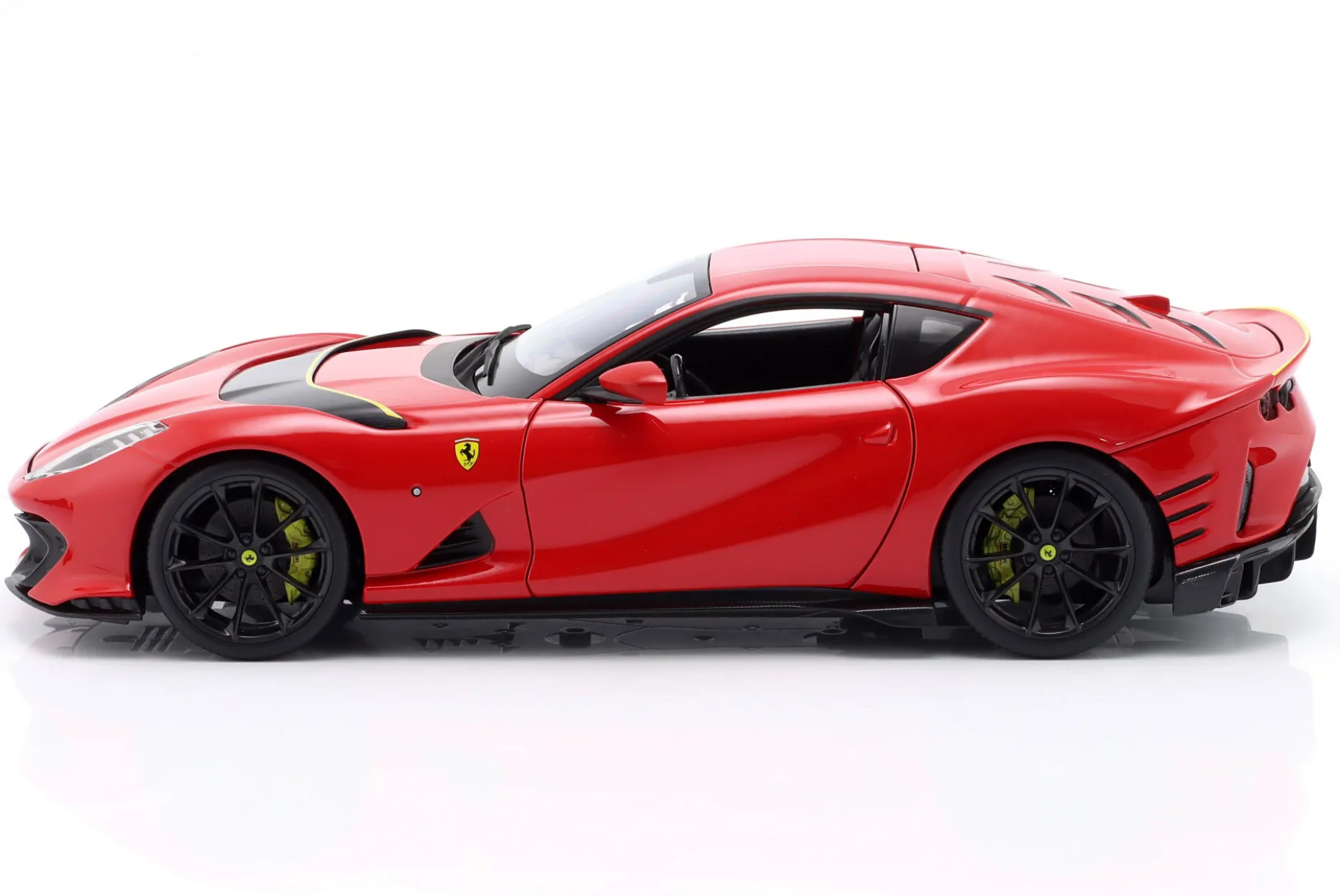Ferrari 812 Competizione Baujahr 2021 rot 1:18 Bburago