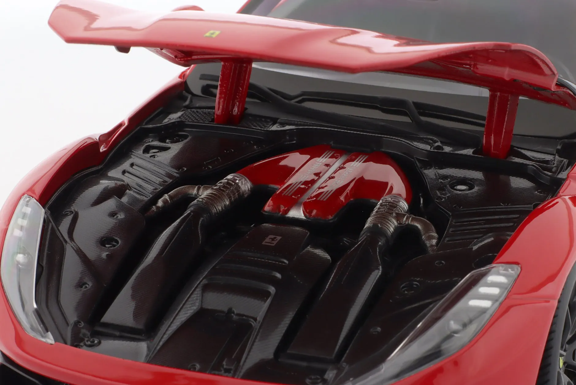 Ferrari 812 Competizione Baujahr 2021 rot 1:18 Bburago
