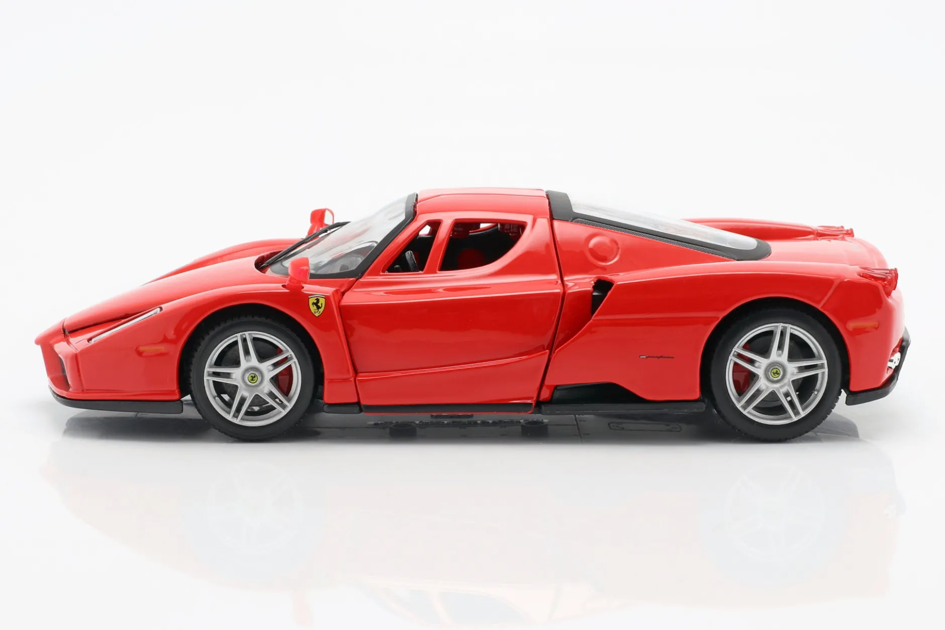 Ferrari Enzo Baujahr 2002-2004 rot 1:24 Bburago