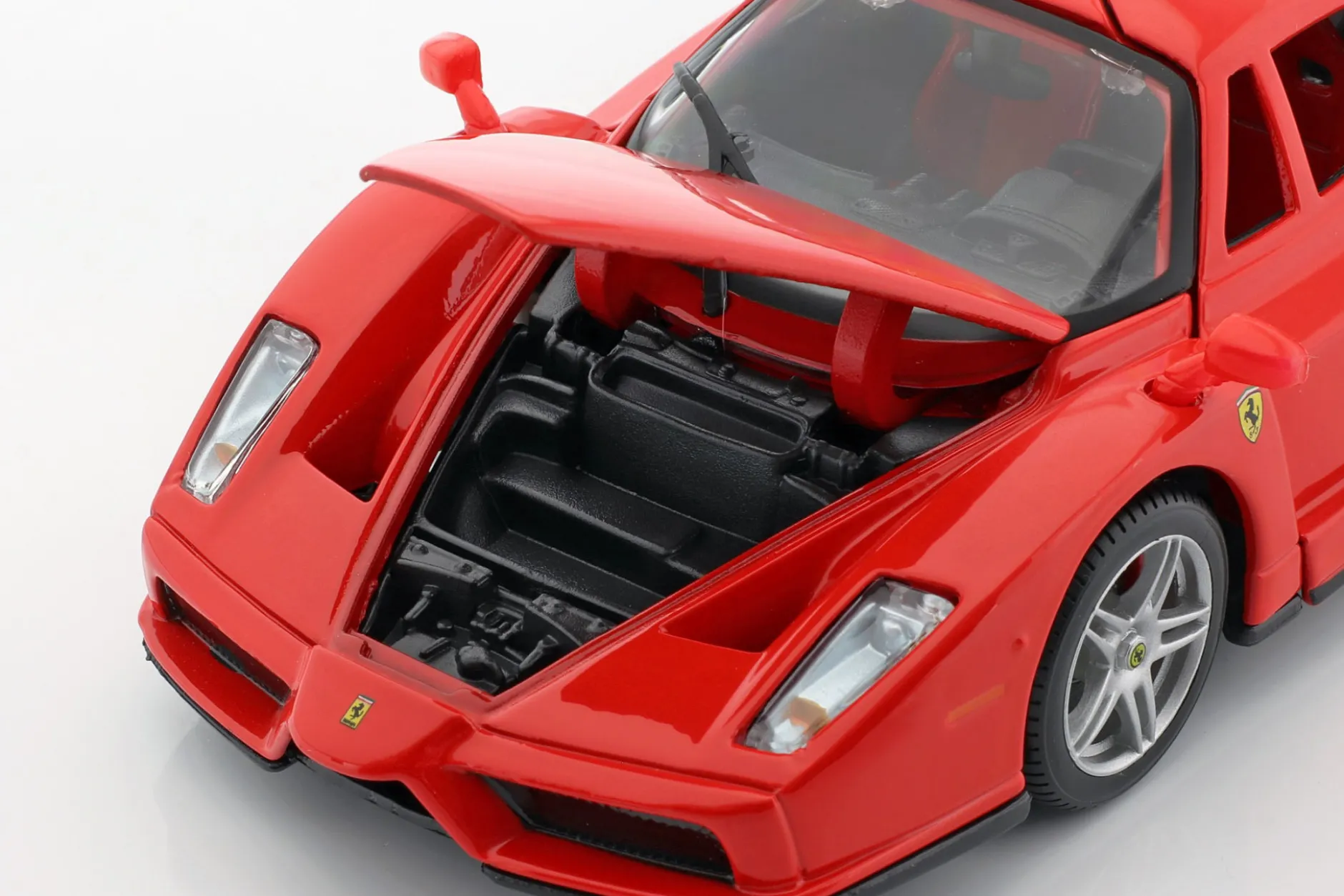 Ferrari Enzo Baujahr 2002-2004 rot 1:24 Bburago