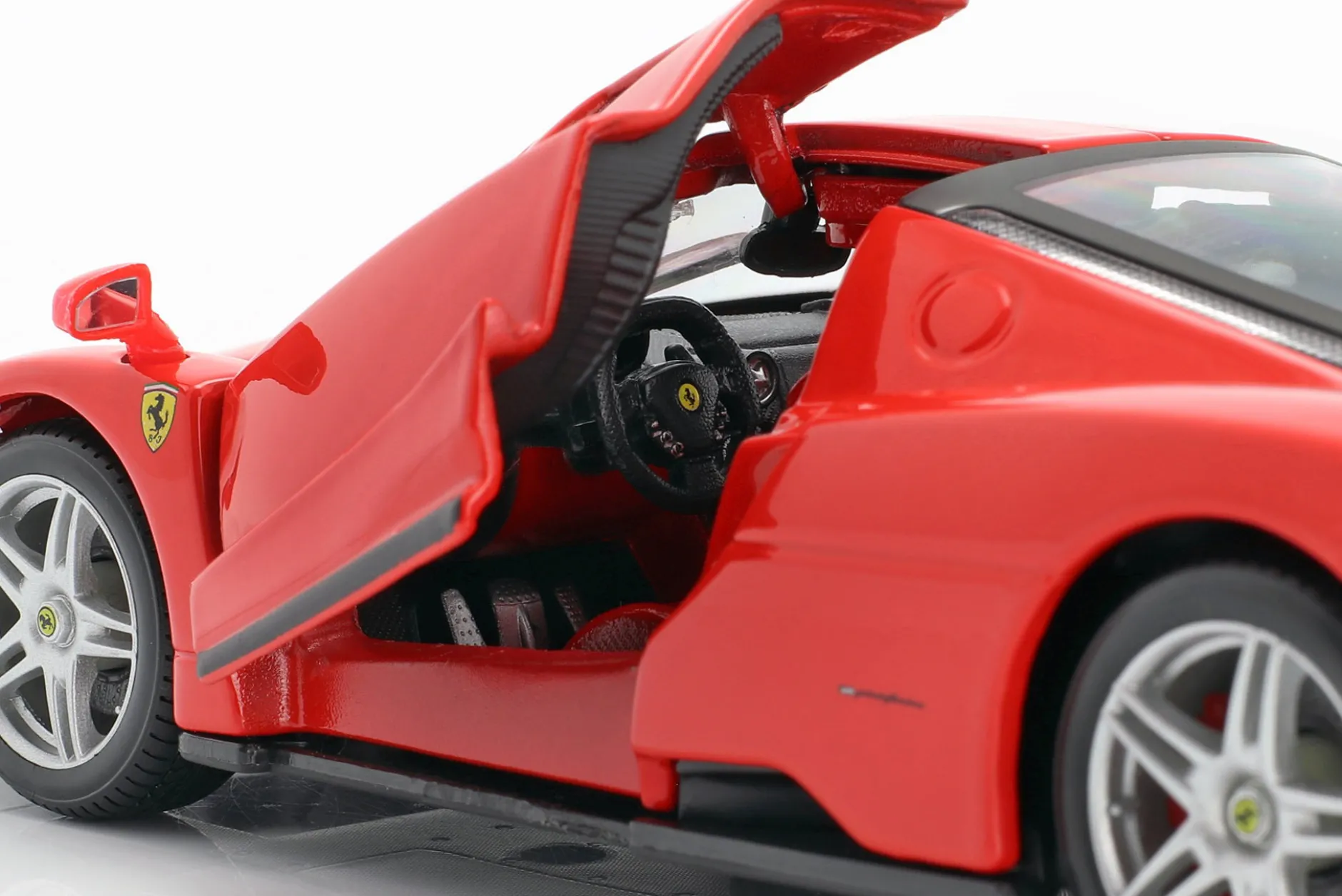 Ferrari Enzo Baujahr 2002-2004 rot 1:24 Bburago