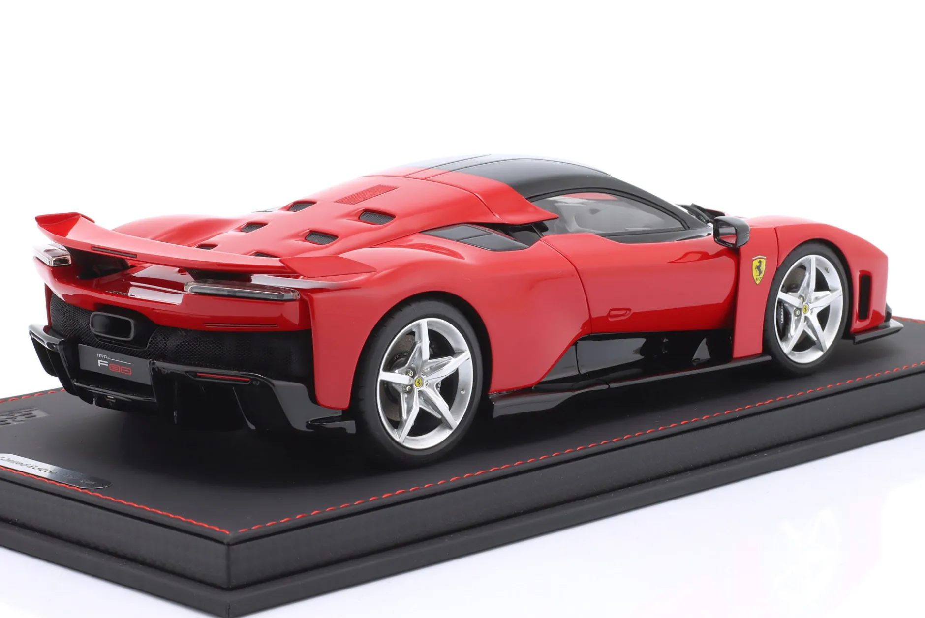 Ferrari F80 Baujahr 2024 corsa rot / silberne Felgen 1:18 BBR