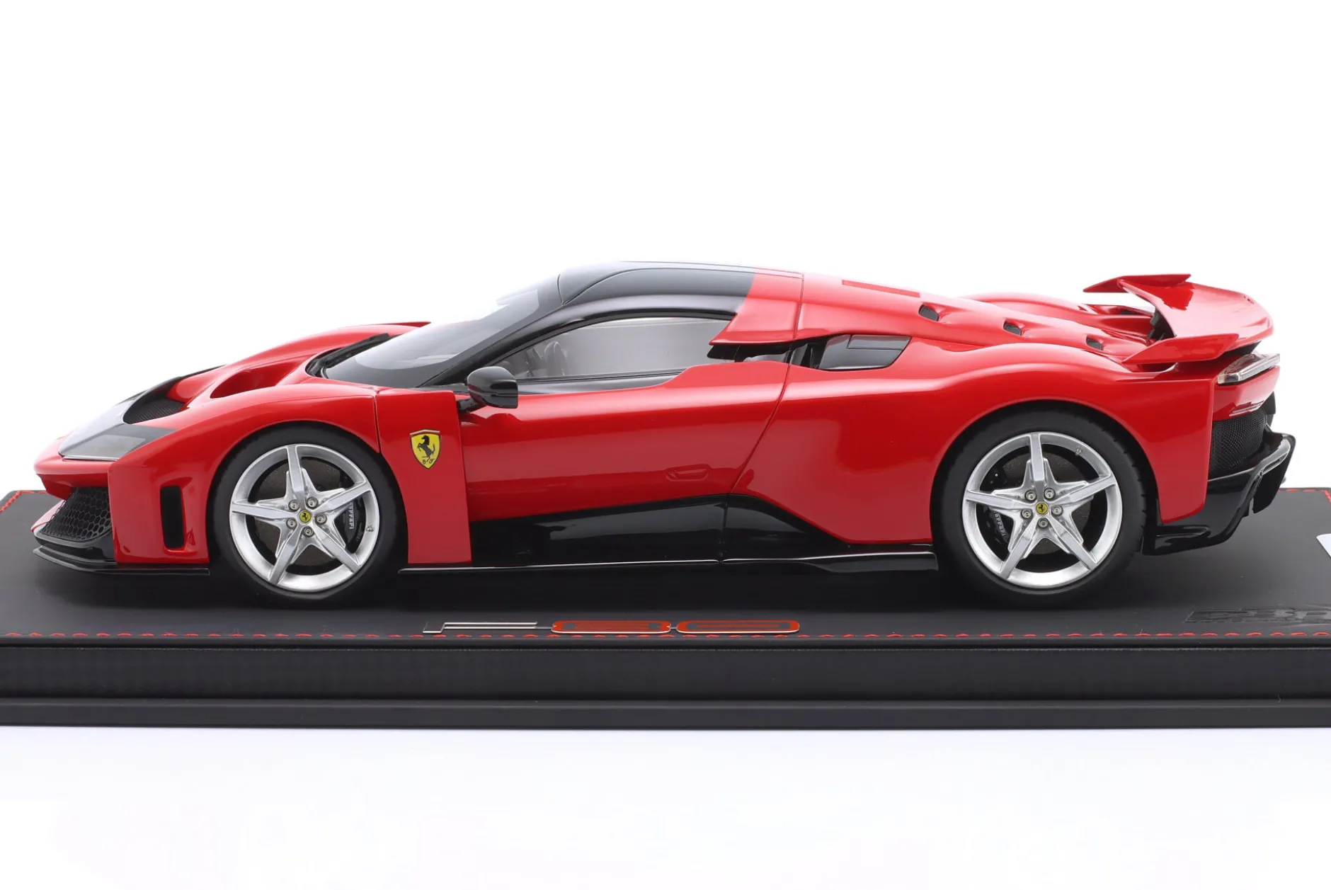 Ferrari F80 Baujahr 2024 corsa rot / silberne Felgen 1:18 BBR