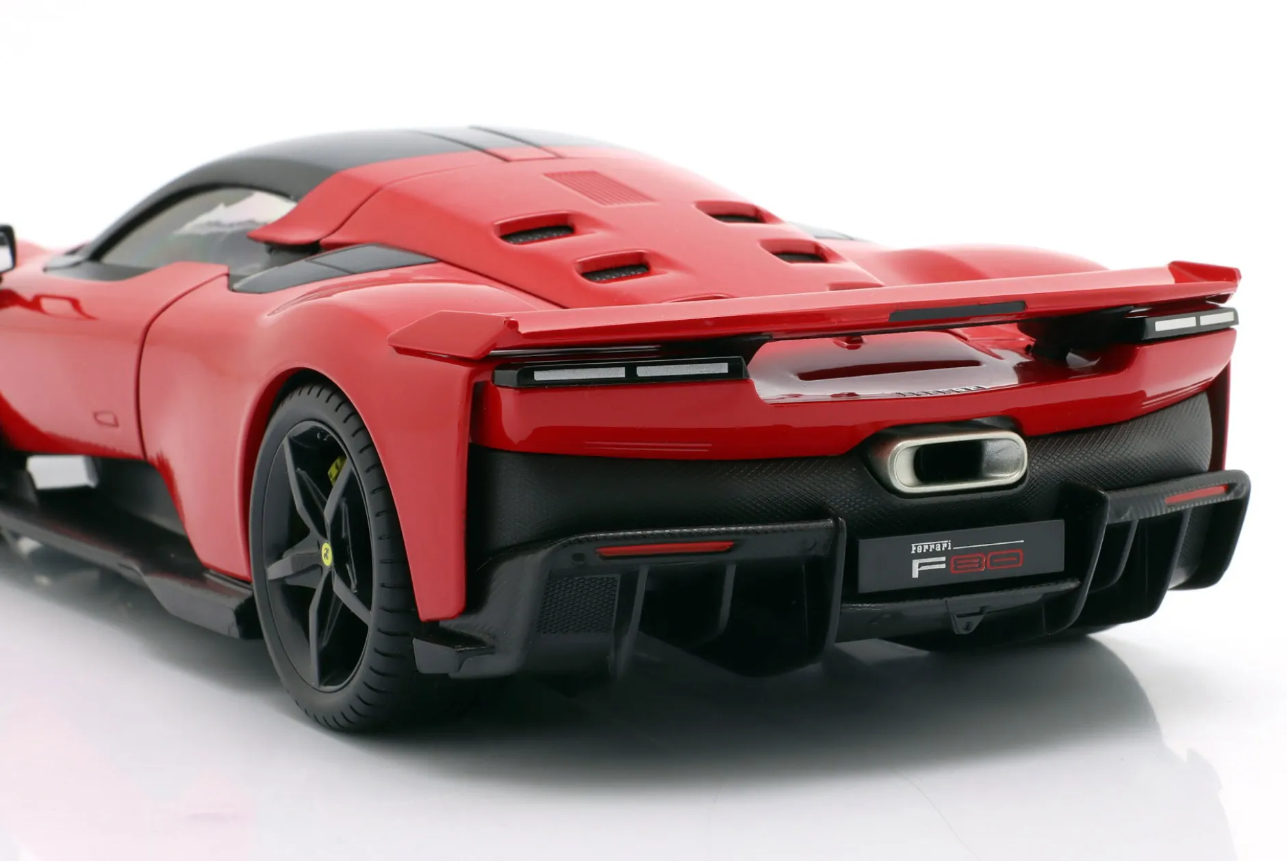 Ferrari F80 Baujahr 2025 rot 1:18 Bburago Signature
