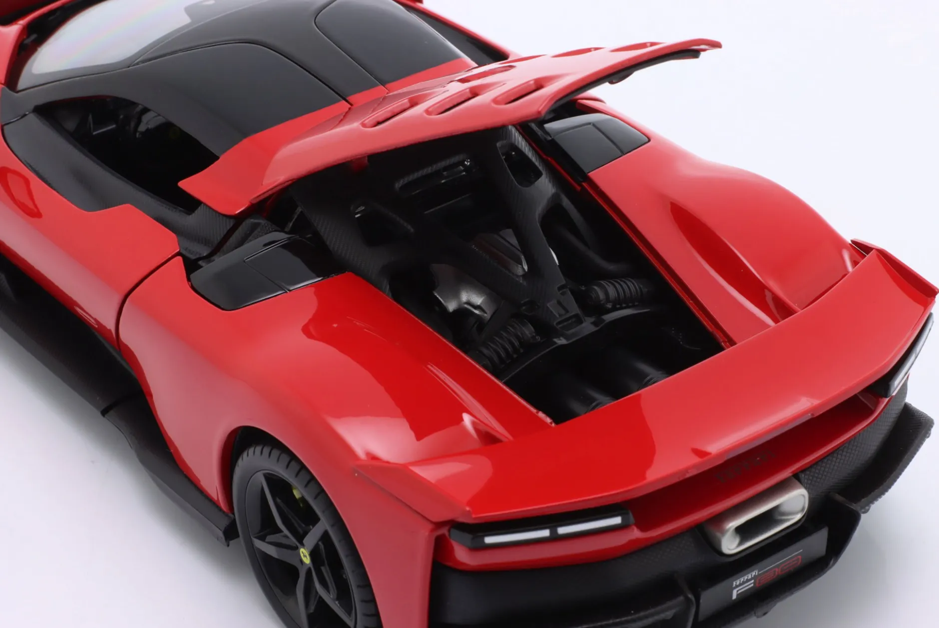 Ferrari F80 Baujahr 2024 rot 1:18 Bburago