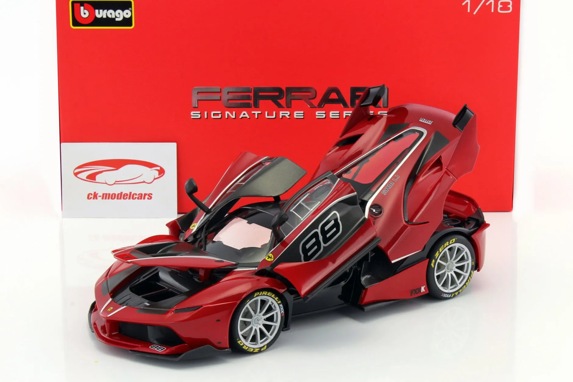 Ferrari FXX-K #88 rot / schwarz 1:18 Bburago Signature