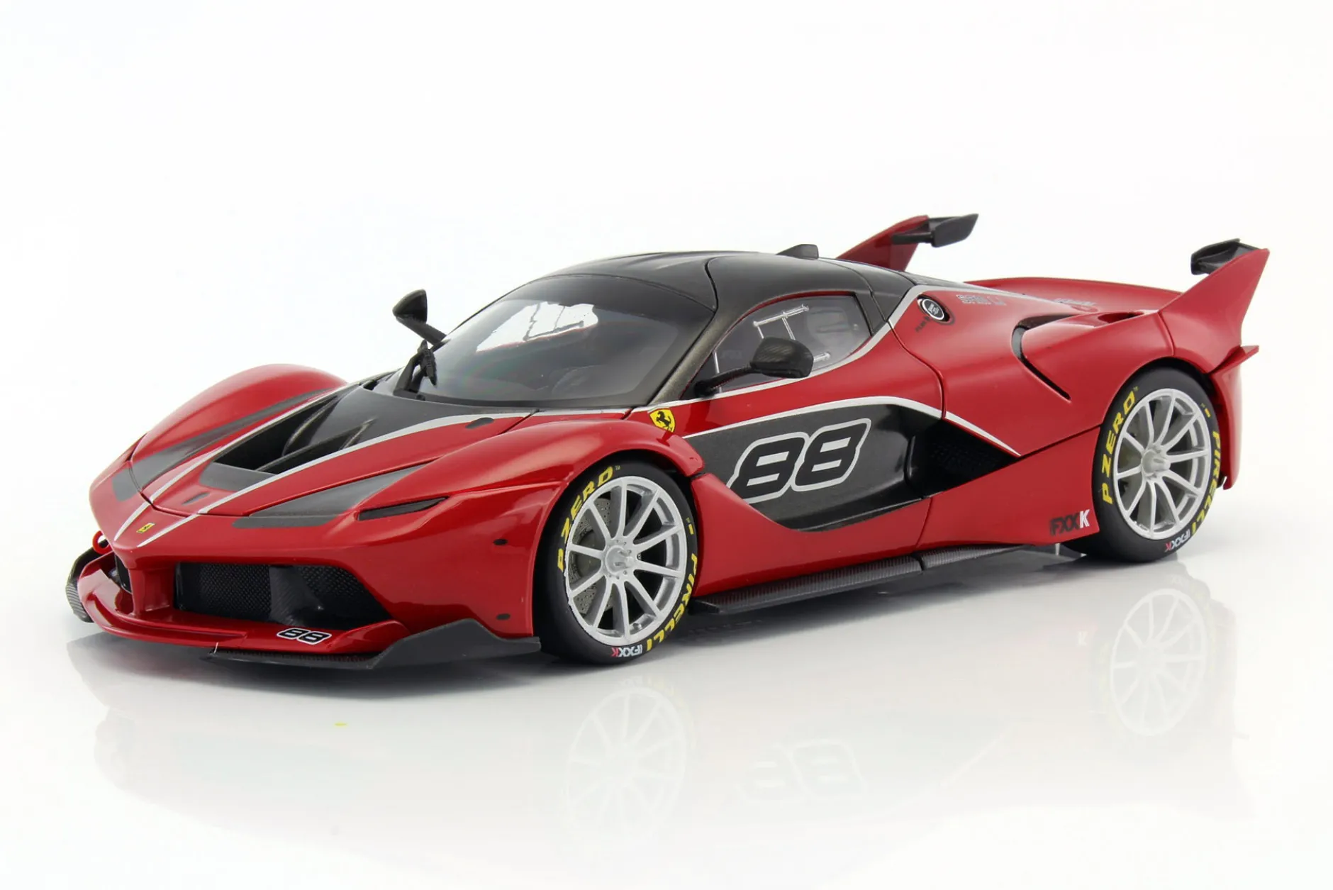 Ferrari FXX-K #88 rot / schwarz 1:18 Bburago Signature