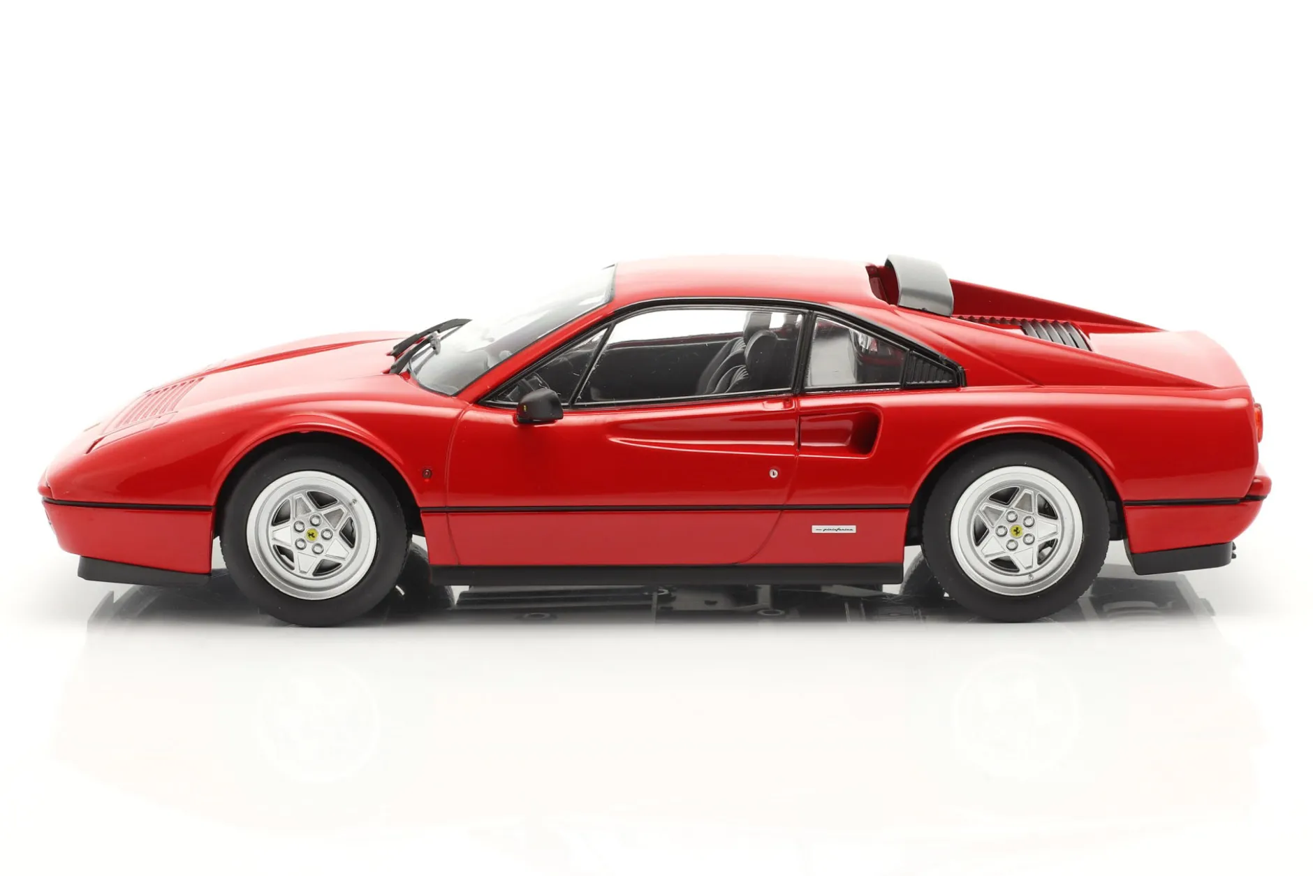 Ferrari 328 GTB Baujahr 1985 rot 1:18 KK-Scale