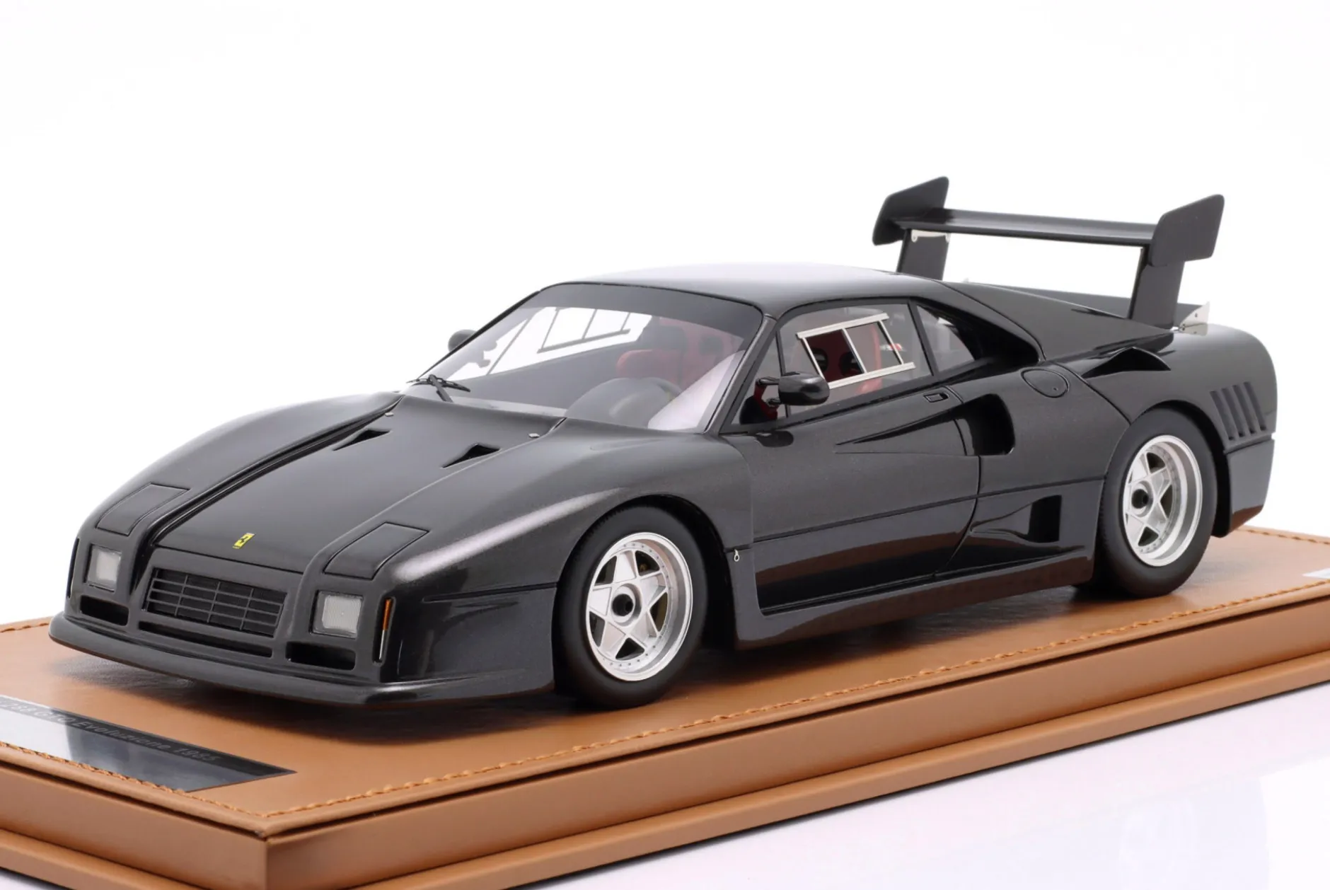 Ferrari 288 GTO Evoluzione 1985 schwarz metallic / silberne Felgen 1:18 Tecnomodel