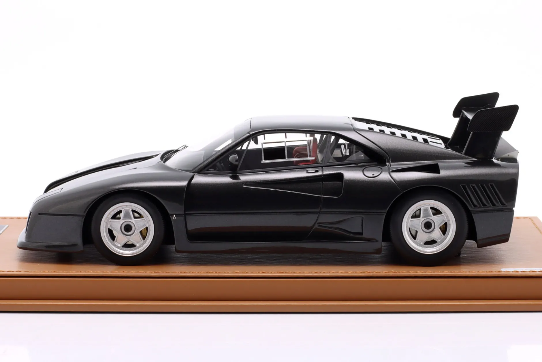 Ferrari 288 GTO Evoluzione 1985 schwarz metallic / silberne Felgen 1:18 Tecnomodel