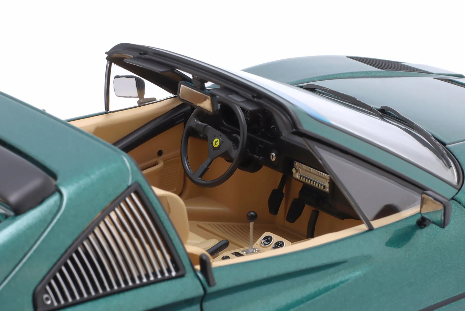 Ferrari 308 GTS QV US-Version 1982 (TV-Serie Magnum) grün metallic 1:12 KK-Scale