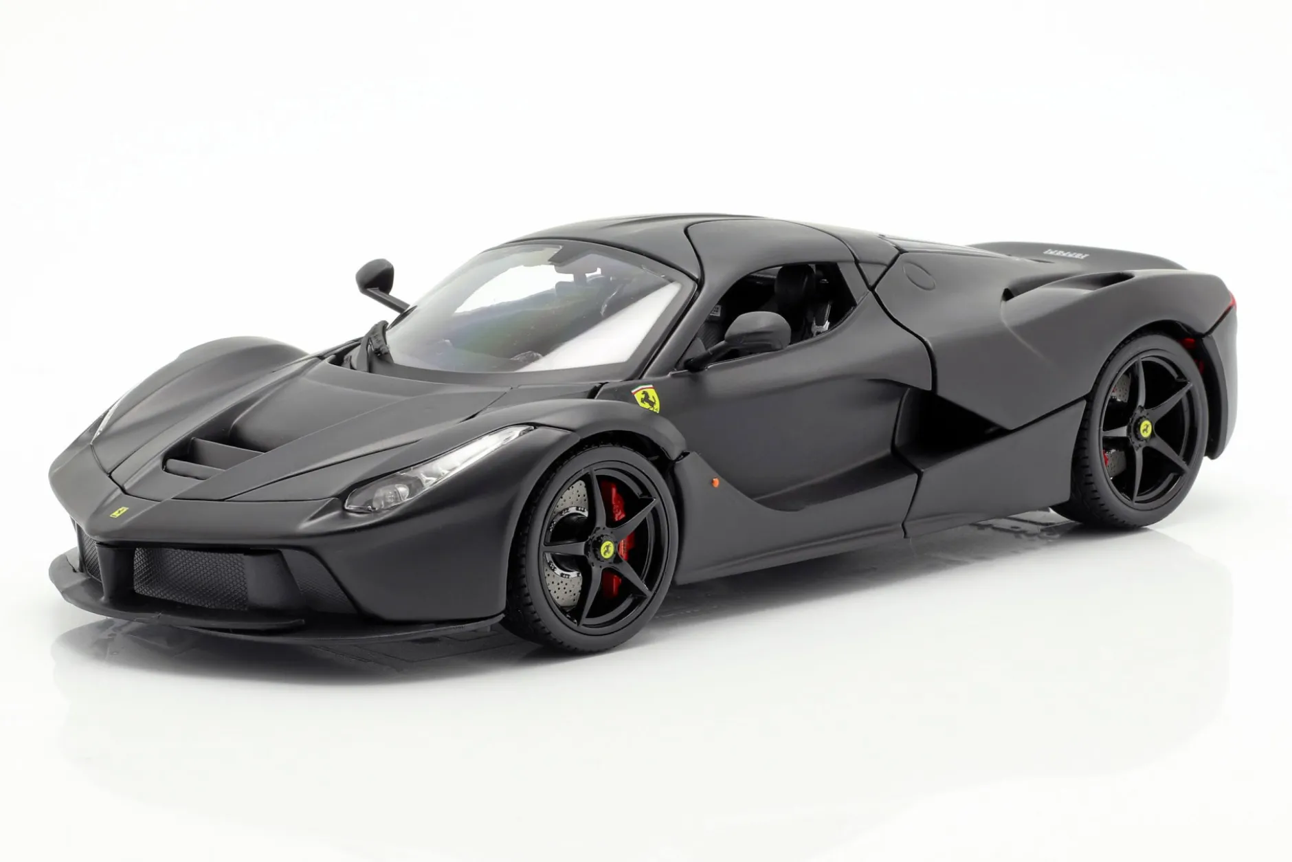 Ferrari LaFerrari Baujahr 2013 mattschwarz 1:18 Bburago Signature