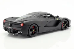 Ferrari LaFerrari Baujahr 2013 mattschwarz 1:18 Bburago Signature