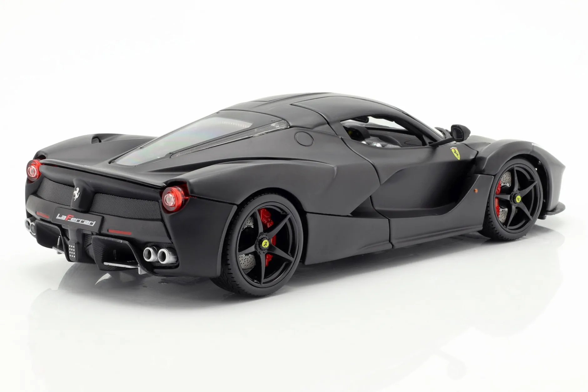 Ferrari LaFerrari Baujahr 2013 mattschwarz 1:18 Bburago Signature