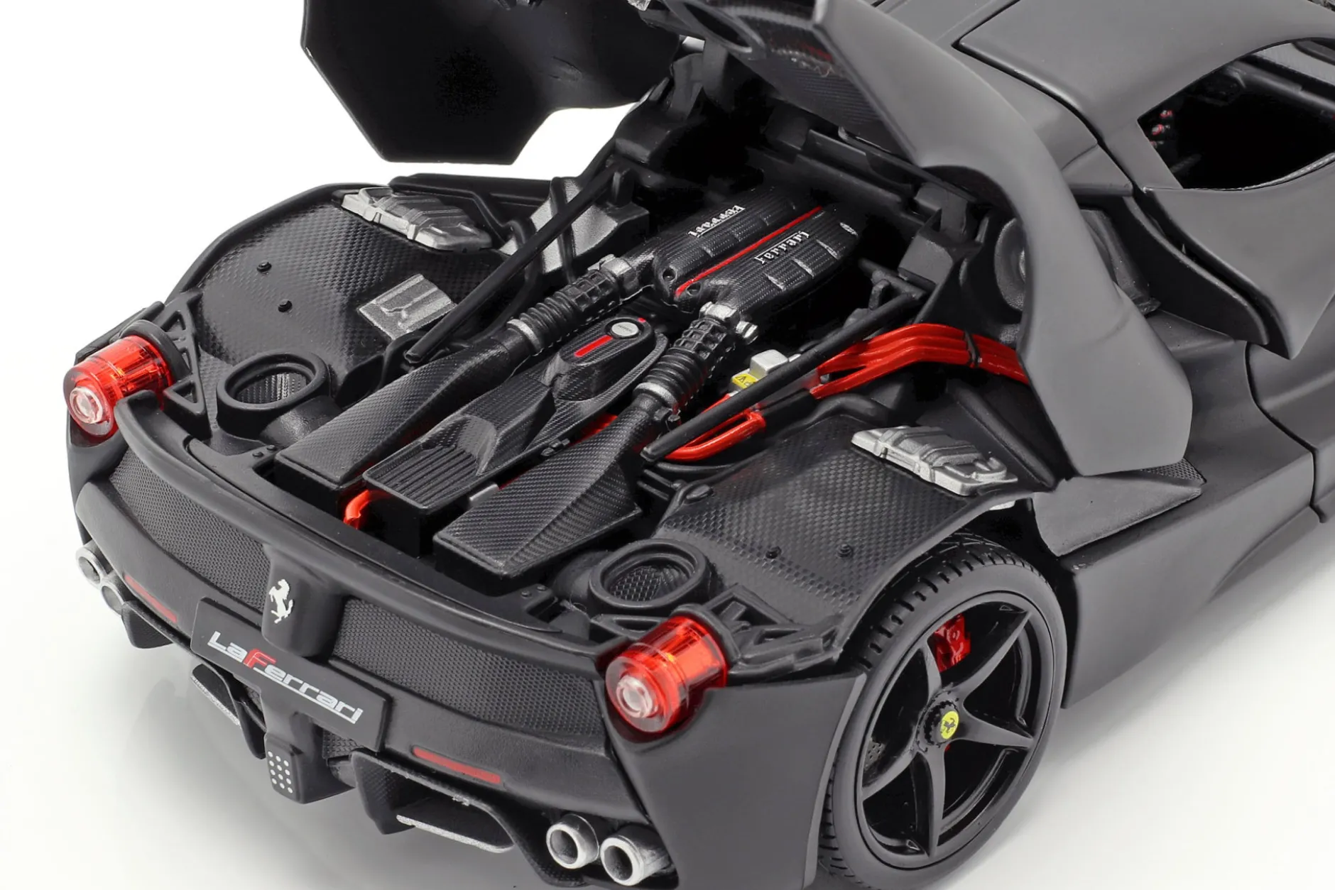 Ferrari LaFerrari Baujahr 2013 mattschwarz 1:18 Bburago Signature