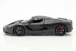 Ferrari LaFerrari Baujahr 2013 mattschwarz 1:18 Bburago Signature